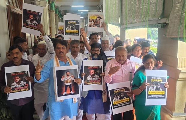 Karnataka BJP to intensify stir over Nagendra's resignation; to protest before Valmiki statue