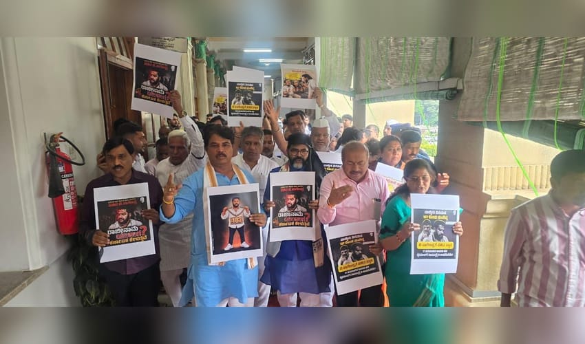 Karnataka BJP to intensify stir over Nagendra's resignation; to protest before Valmiki statue