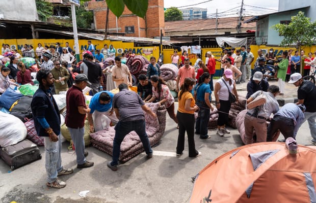 Kathmandu: Volunteers Prepare Relief Supplies for Disaster-Hit Areas