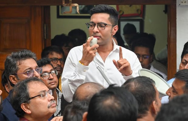 Kolkata: Abhishek Banerjee meets TMC workers