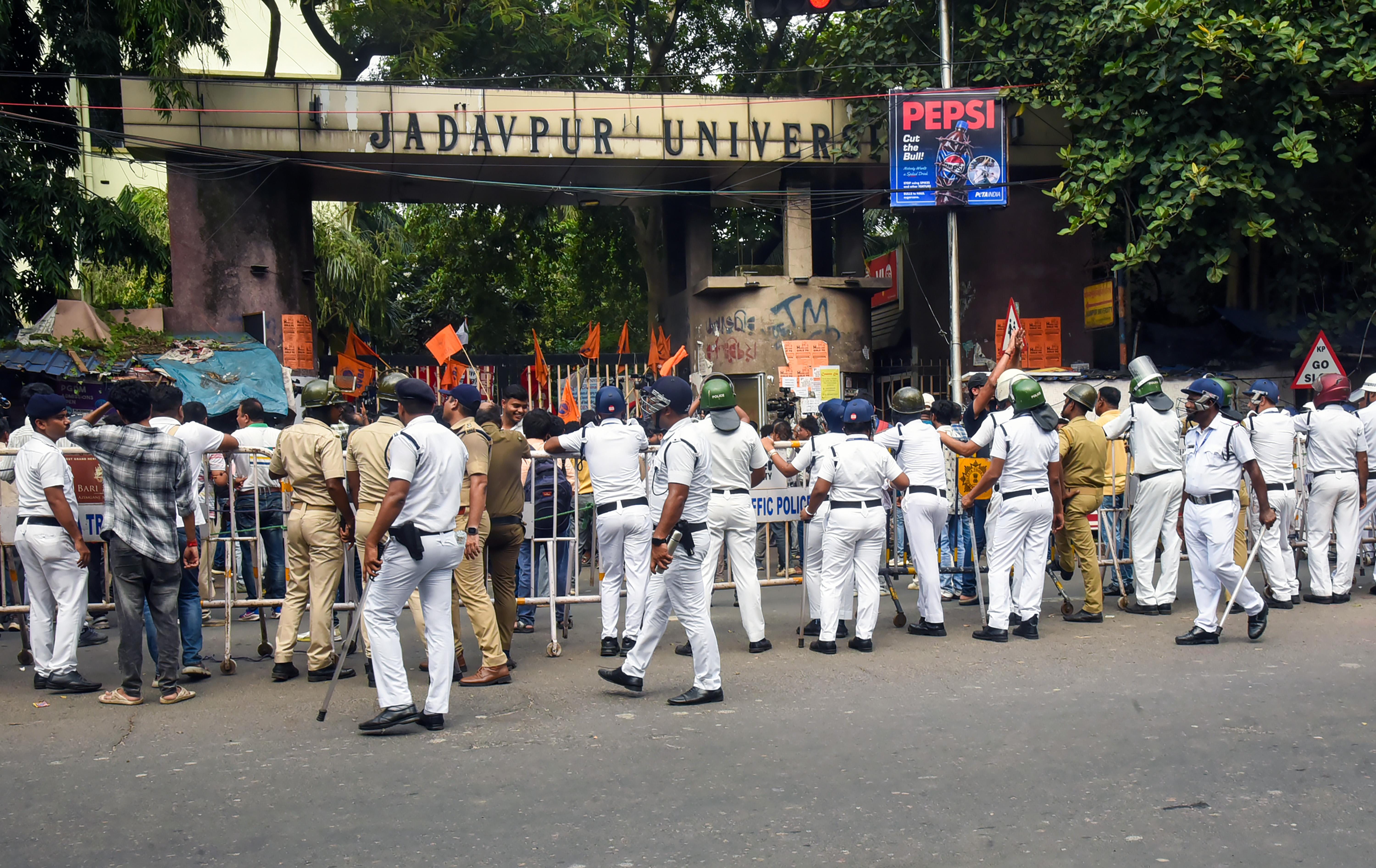 Kolkata: ABVP protest outside Jadavpur University