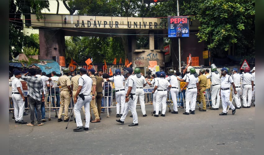 Kolkata: ABVP protest outside Jadavpur University