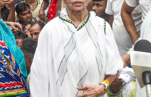 Kolkata: Mamata Banerjee Addresses Media