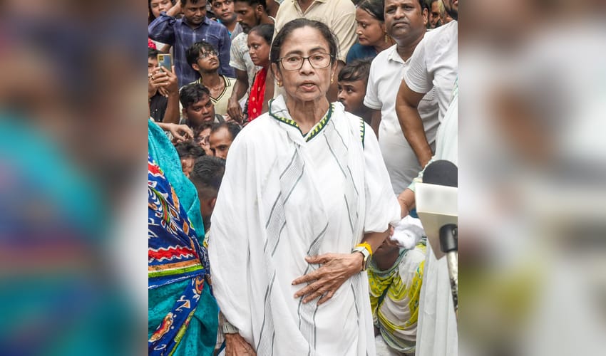 Kolkata: Mamata Banerjee Addresses Media