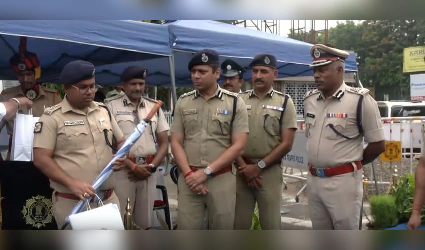 Kolkata Police bans use of earphones, headphones by personnel while on duty