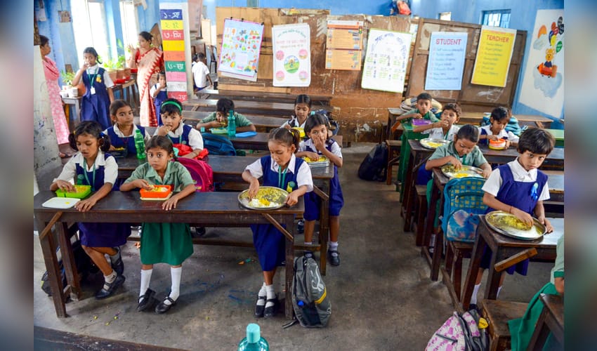 Kolkata: Primary School Students Receive Mid-Day Meals