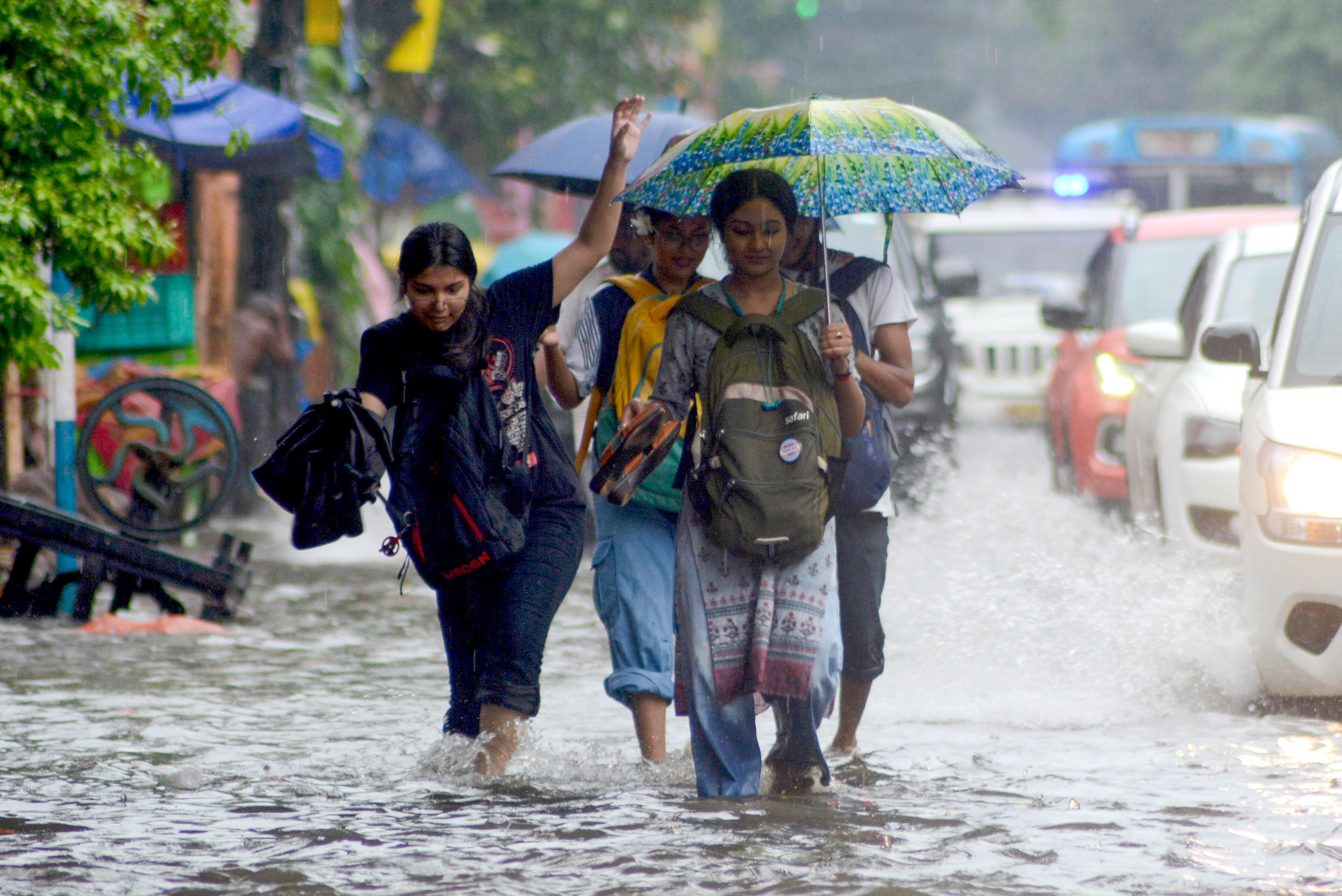 Kolkata: Waterlogging after heavy rain