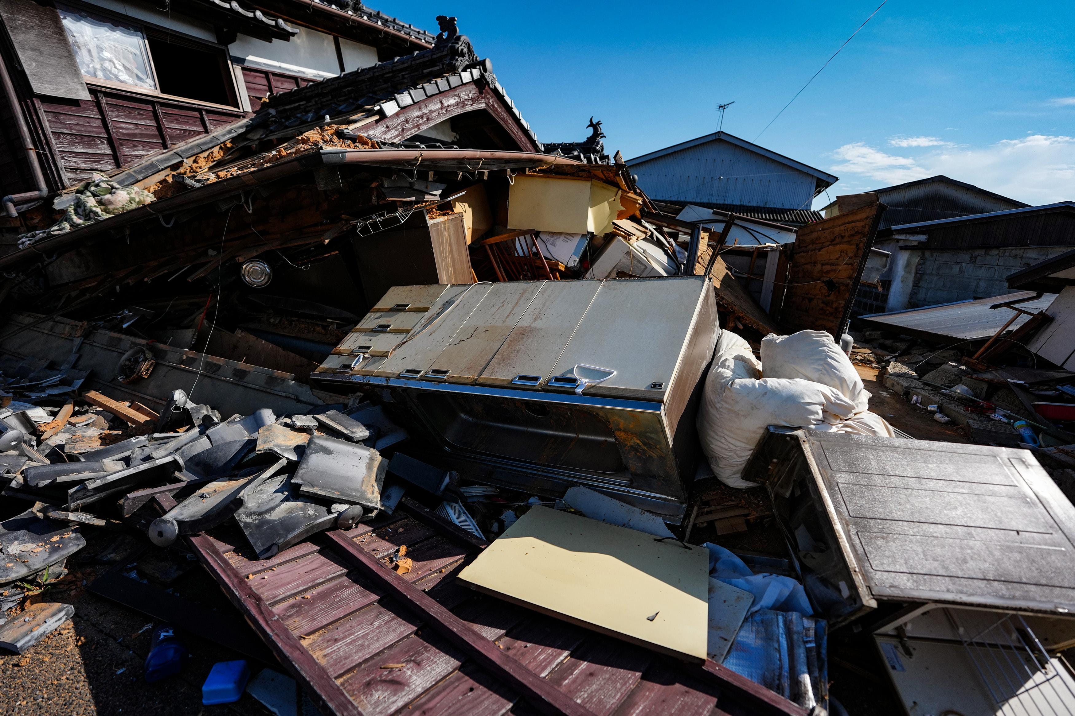Kumamoto: Earthquake death toll rises in southwestern Japan