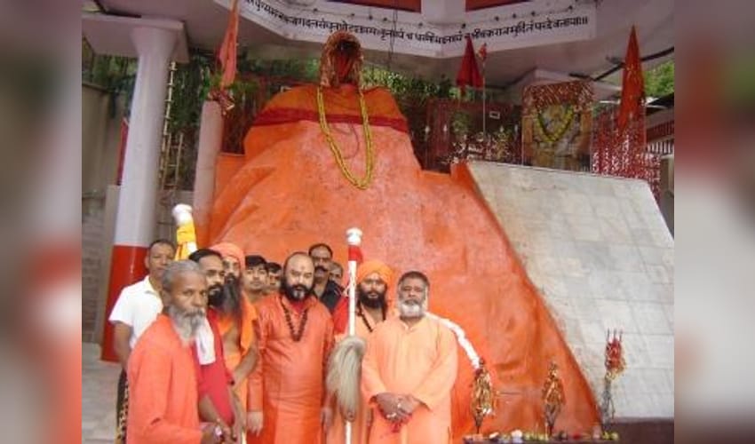 Lord Shiva’s holy mace, ‘Chhari Mubarak’ leaves for Amarnath cave shrine
