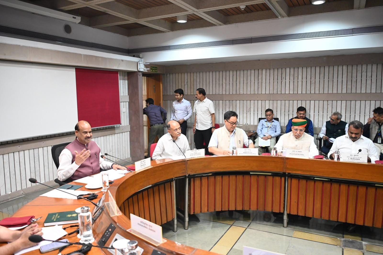 LS Speaker discusses key business issues on eve of Monsoon Session (Photo: IANS)