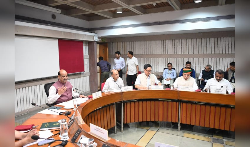 LS Speaker discusses key business issues on eve of Monsoon Session (Photo: IANS)