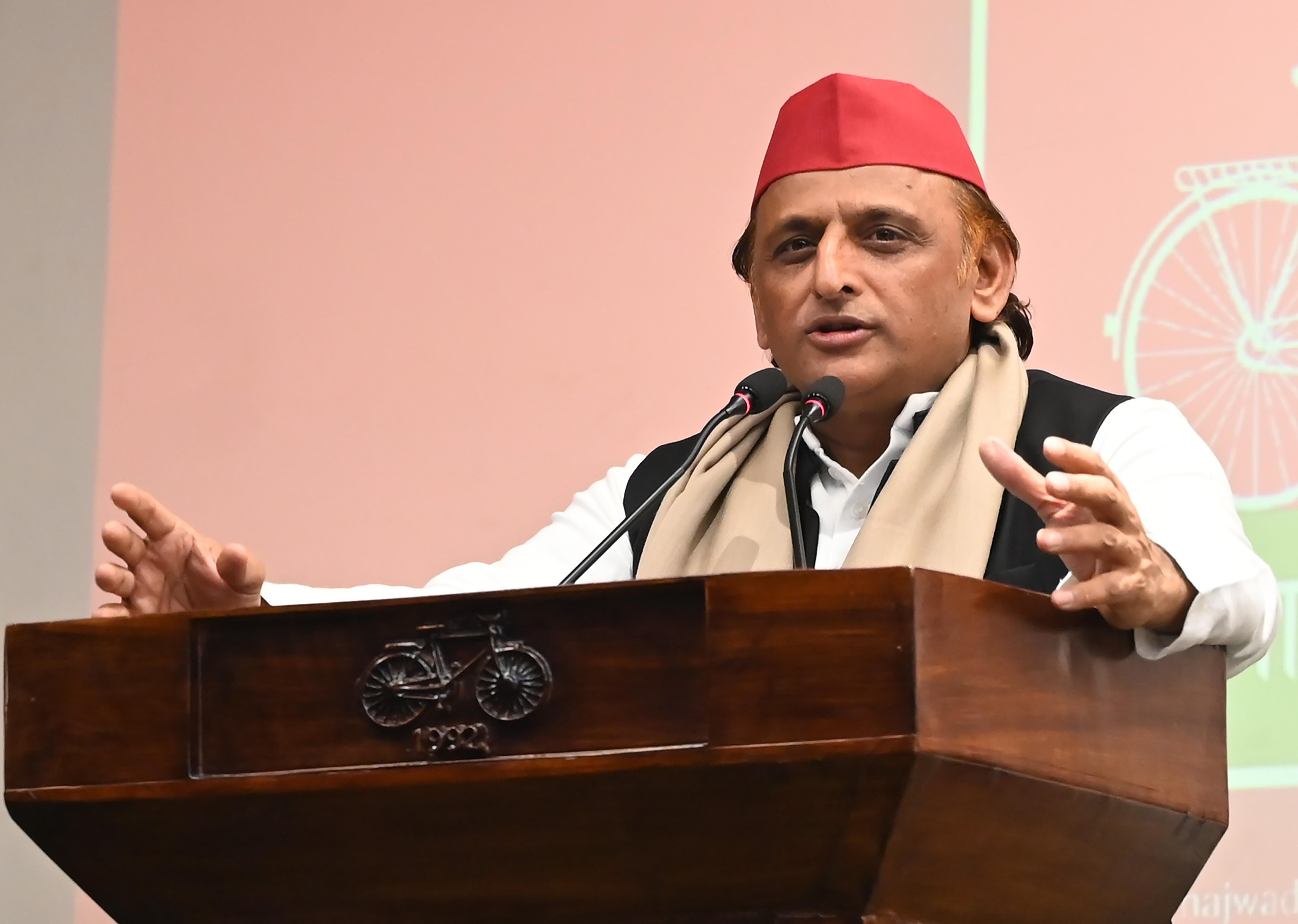 Lucknow: Akhilesh Yadav addresses press conference