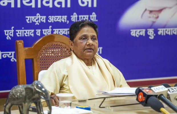 Lucknow: Mayawati Addresses Press Conference
