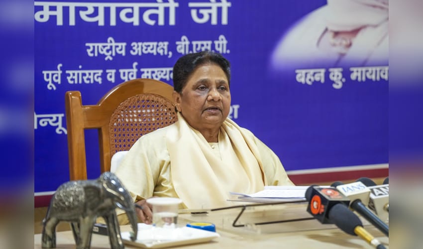 Lucknow: Mayawati Addresses Press Conference