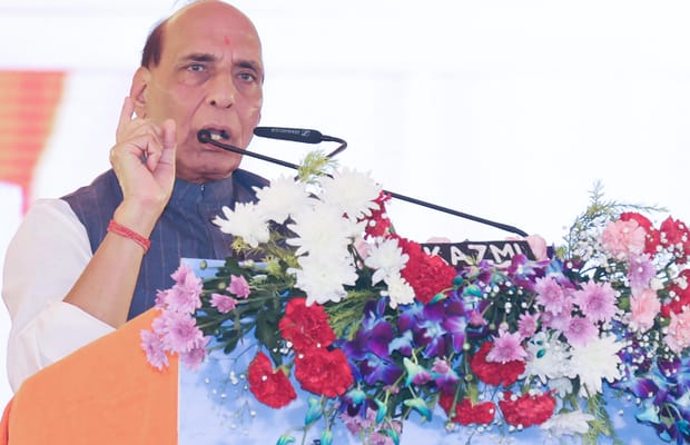 Lucknow: Rajnath Singh lays foundation for development projects