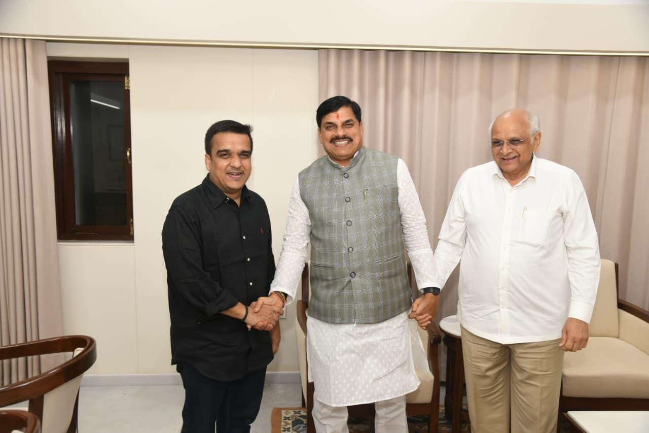 Madhya Pradesh CM meets Gujarat counterpart during investment outreach (Photo: IANS)
