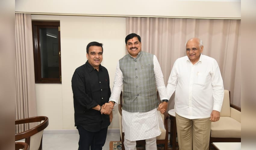 Madhya Pradesh CM meets Gujarat counterpart during investment outreach (Photo: IANS)