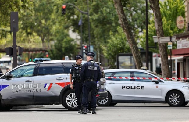 Man stabs three women in Paris, says 'Allah commanded me'