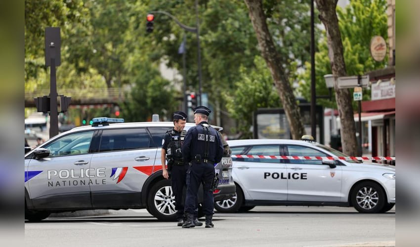 Man stabs three women in Paris, says 'Allah commanded me'