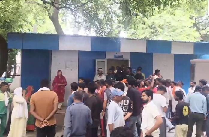 MCD sanitation worker stabbed to death in Delhi's Kalyanpuri; accused at large