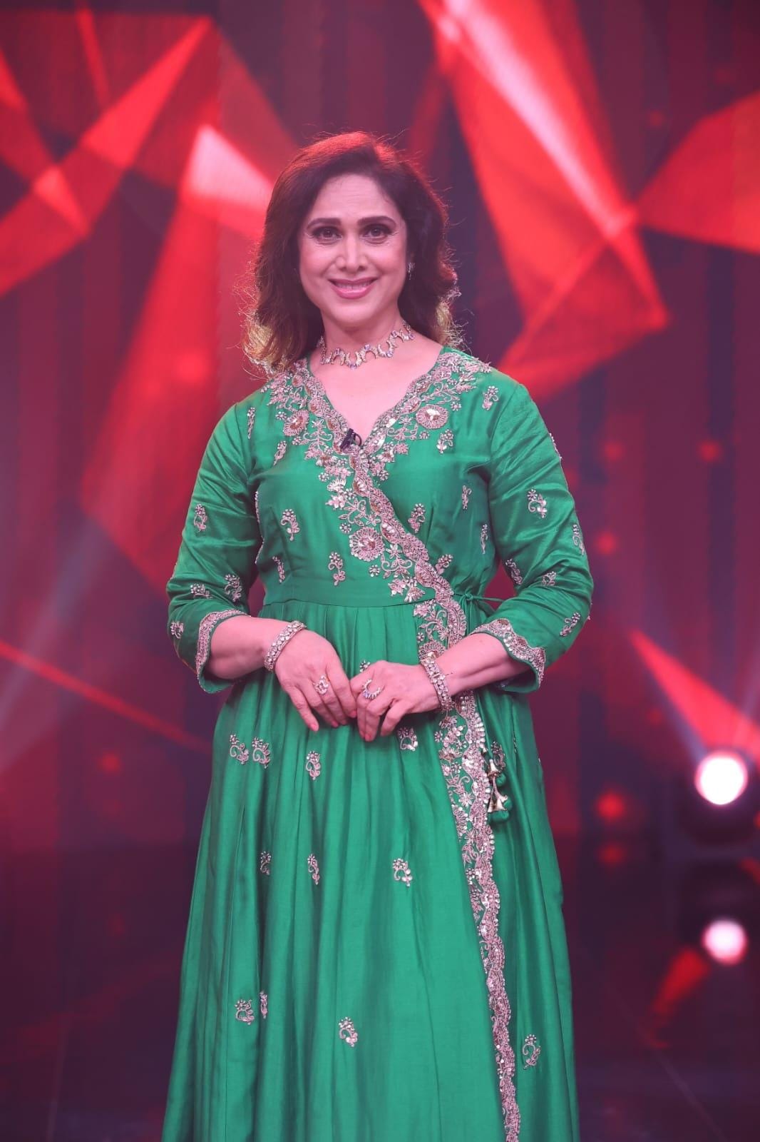 Meenakshi Seshadri revisits ‘Shahenshah’ memories, recalls India’s first hot air balloon song shoot with Amitabh Bachchan
