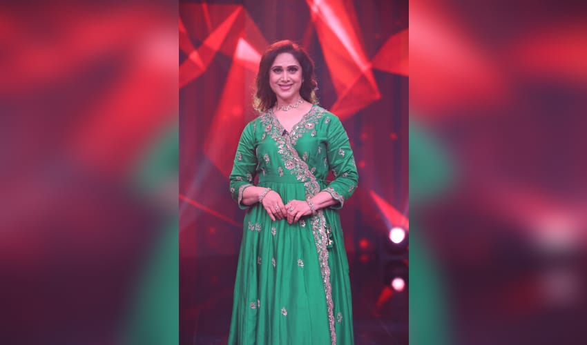 Meenakshi Seshadri revisits ‘Shahenshah’ memories, recalls India’s first hot air balloon song shoot with Amitabh Bachchan