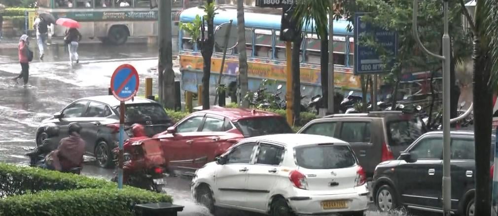 Met office issues orange alert for rain in eight south Bengal districts