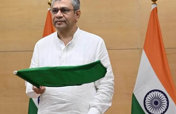 Minister Ashwini Vaishnaw flags off first direct Ramnagar-Dehradun Express train