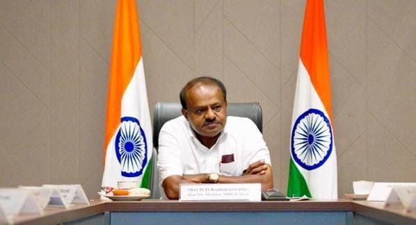 Minister urges auto industry to deepen localisation, focus on EV technology