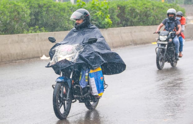 Monsoon Rain Lashes New Delhi