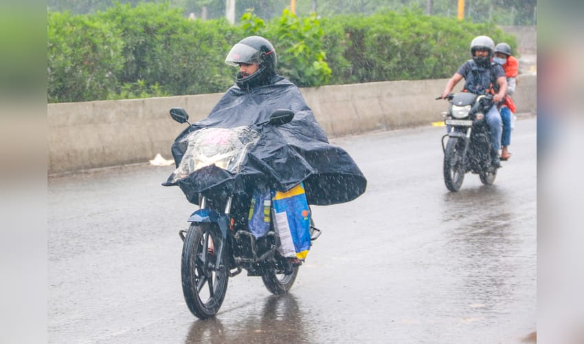 Monsoon Rain Lashes New Delhi