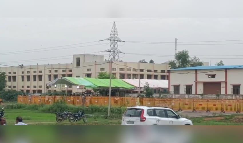 MP: BJP takes early lead in Datia bypoll as counting progresses