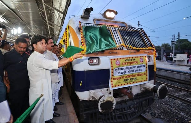 MP: Scindia ensures Bina-Ruthiyai MEMU departs after Indore-Kota Express (Photo: IANS)