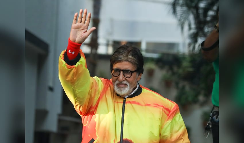 Mumbai: Amitabh Bachchan greets fans on 83rd birthday