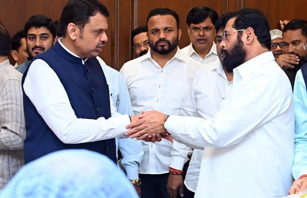 Mumbai: Leaders attend post-session 'Chahapan' at Vidhan Bhavan