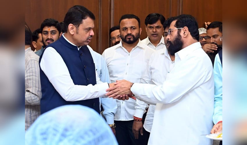 Mumbai: Leaders attend post-session 'Chahapan' at Vidhan Bhavan