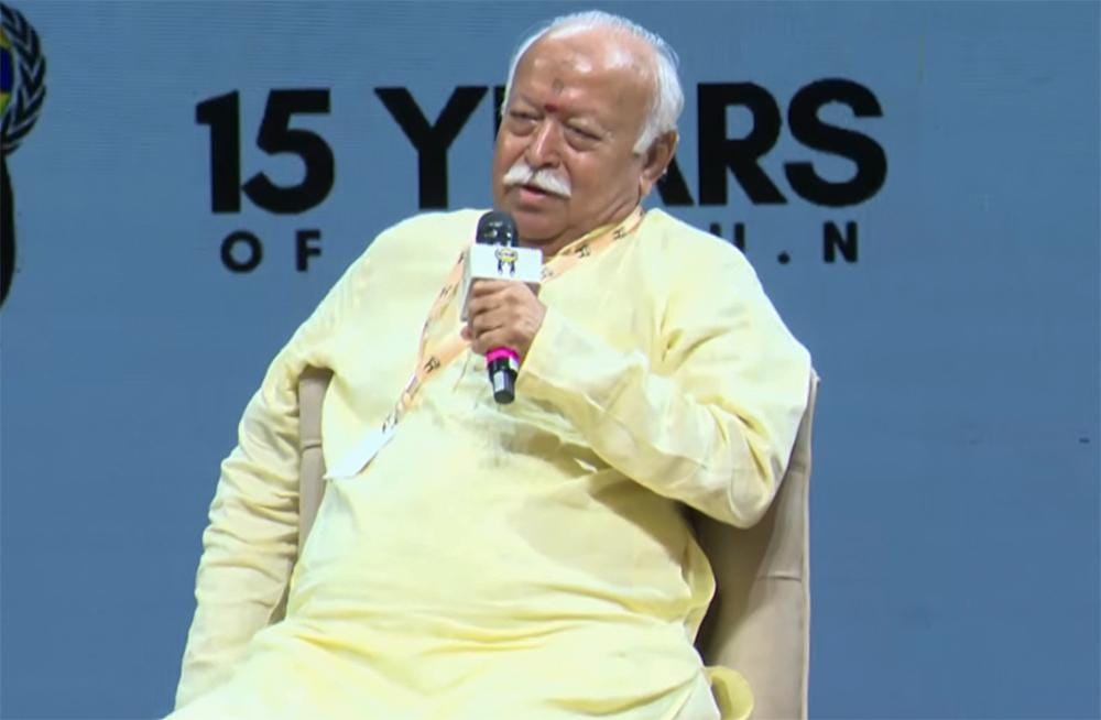 Mumbai: Mohan Bhagwat interacts with students at I.I.M.U.N. event
