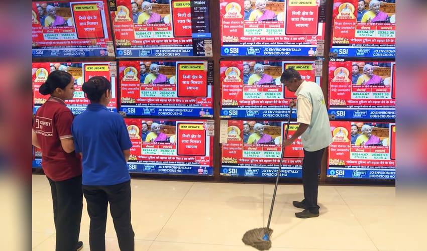 Mumbai: Union Budget Watched at Electronics Shop