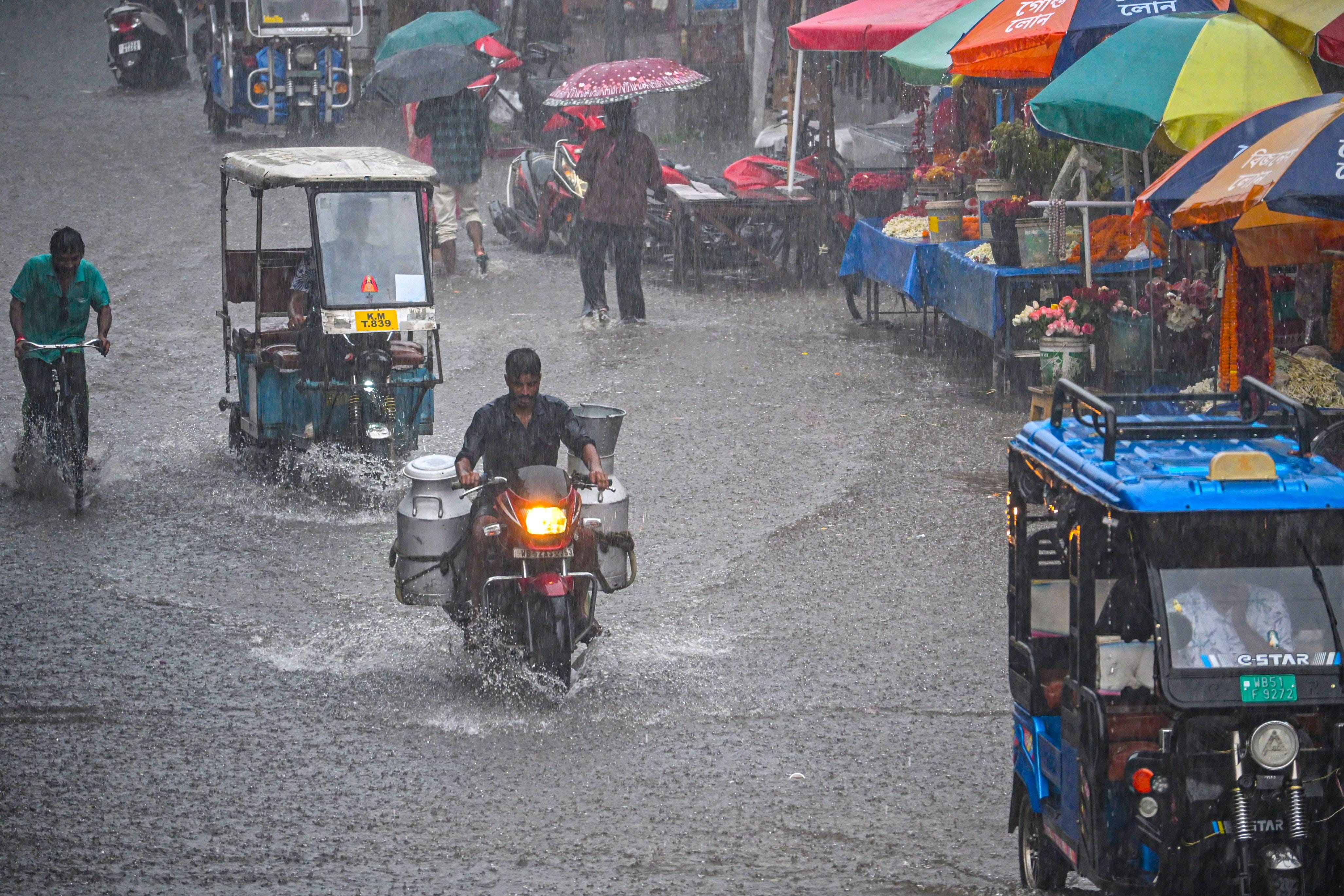 Nadia: Heavy monsoon rain disrupts normal life
