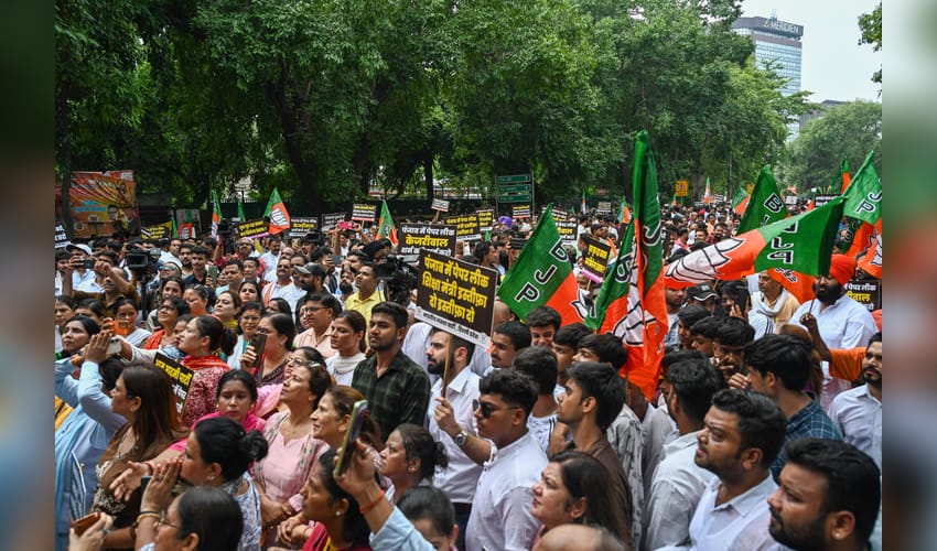 New Delhi: BJP protests over alleged Punjab paper leak