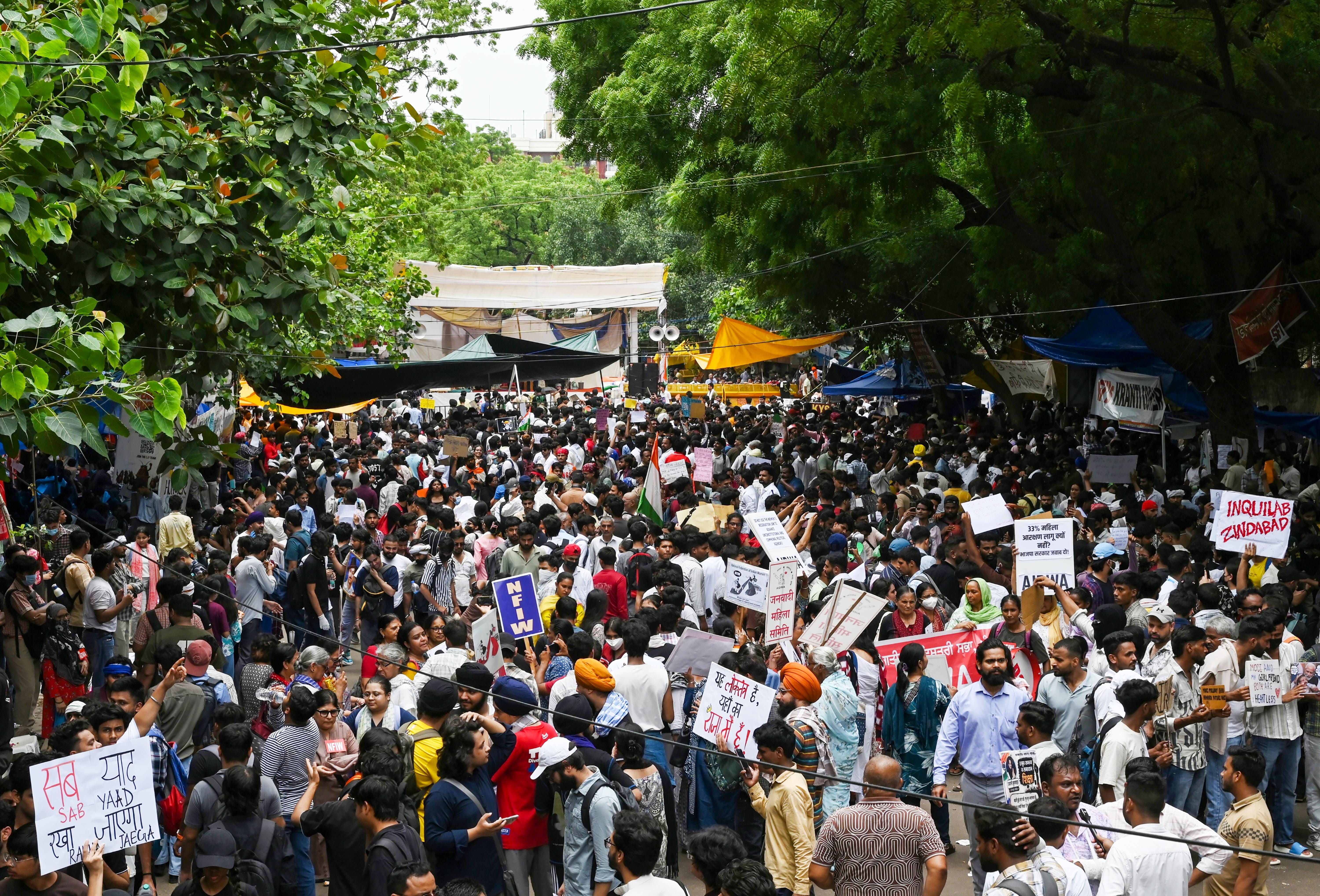New Delhi: CJP supporters protest at Jantar Mantar