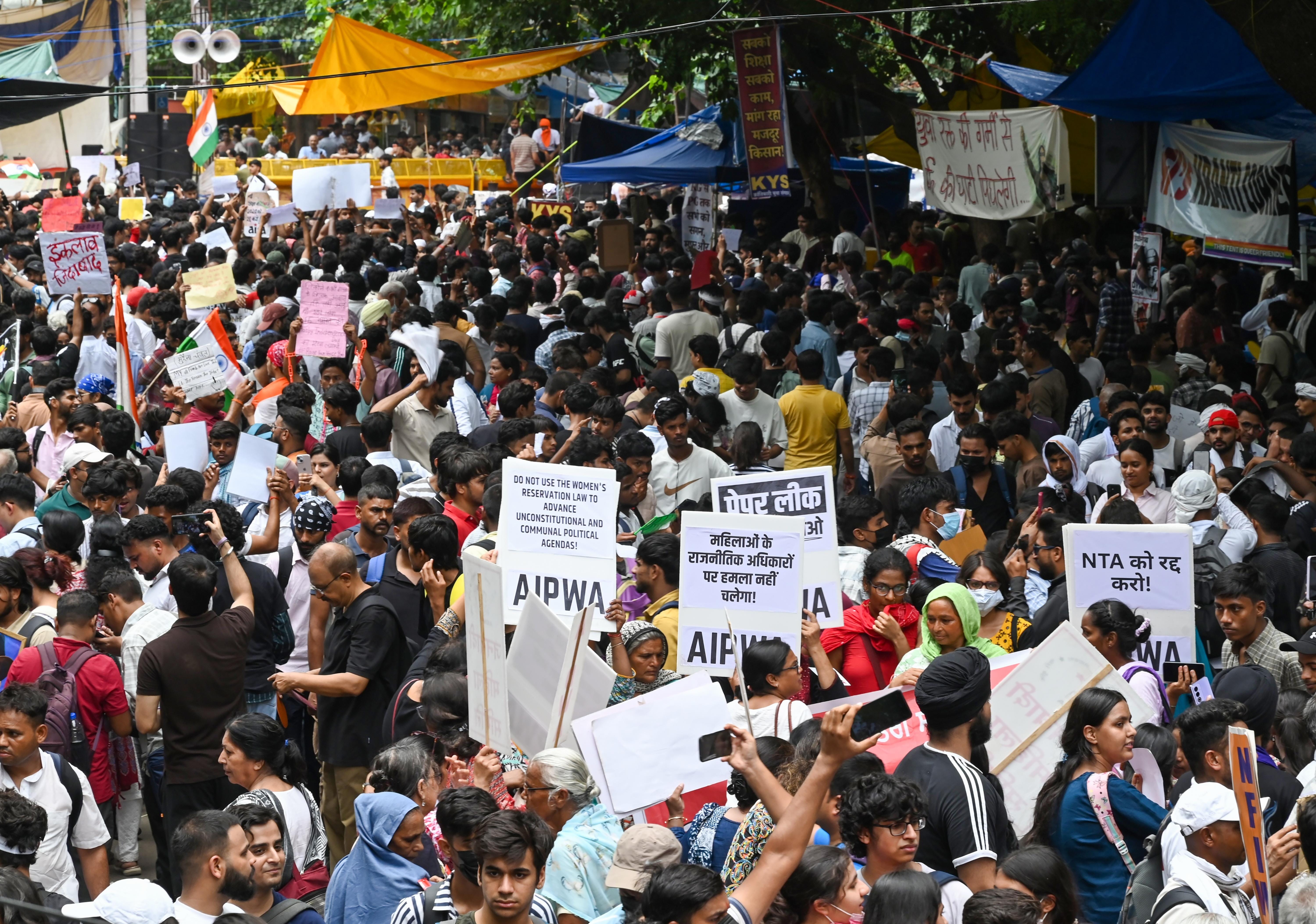New Delhi: CJP supporters protest at Jantar Mantar