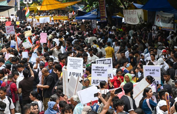 New Delhi: CJP supporters protest at Jantar Mantar