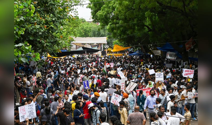 New Delhi: CJP supporters protest at Jantar Mantar