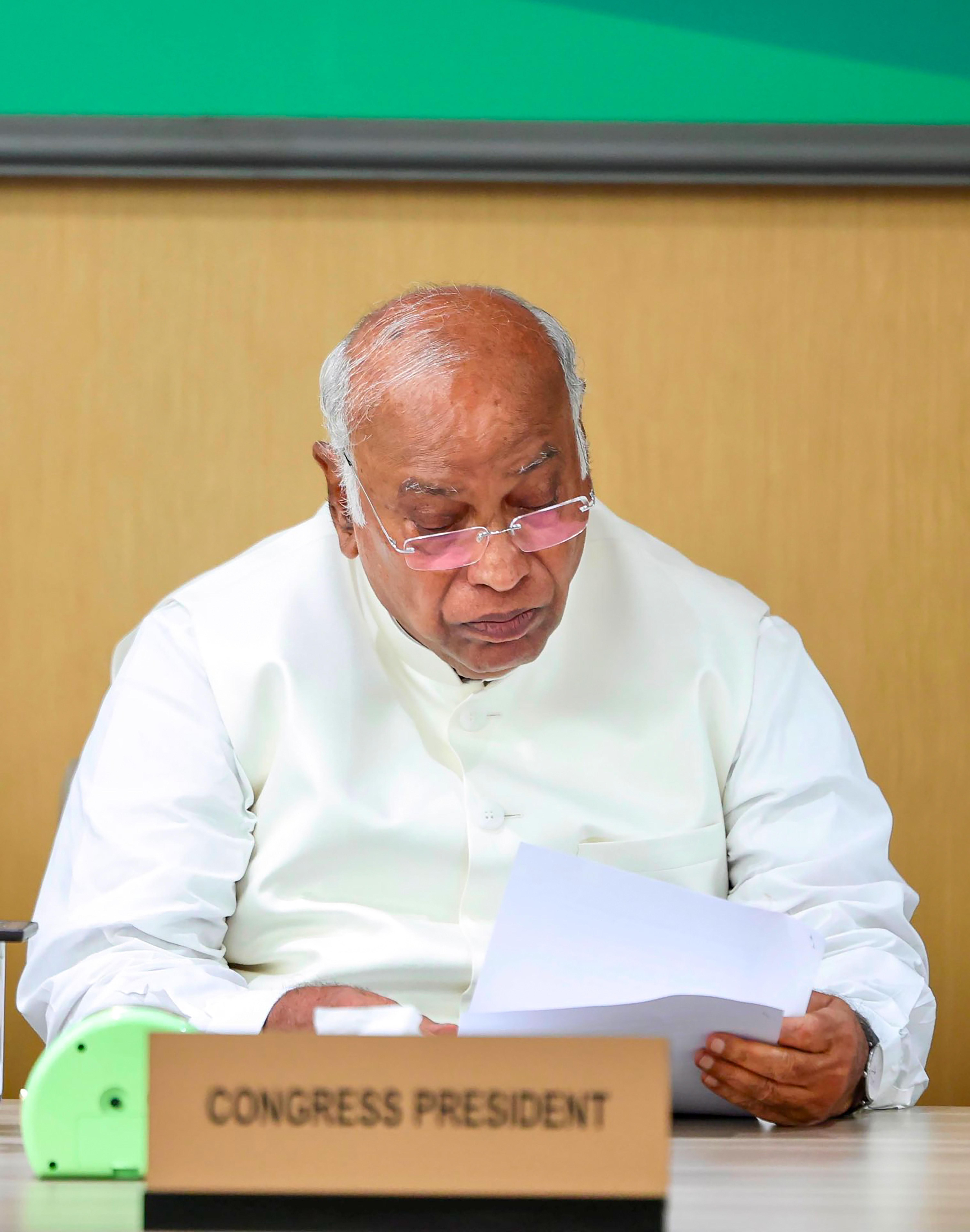 New Delhi: CWC meeting at Indira Bhawan