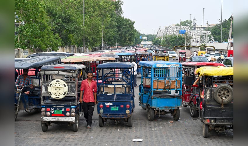 New Delhi: E-rickshaws at pickup stand