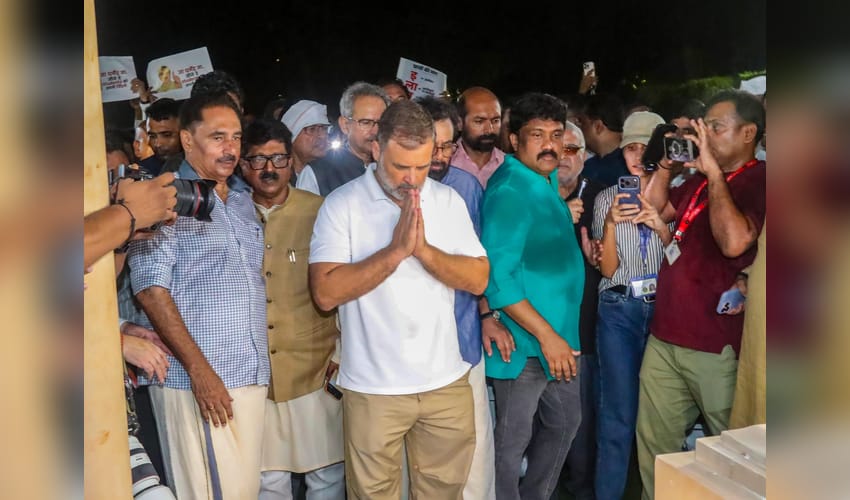 New Delhi: INDIA bloc MPs at Gandhi Smriti