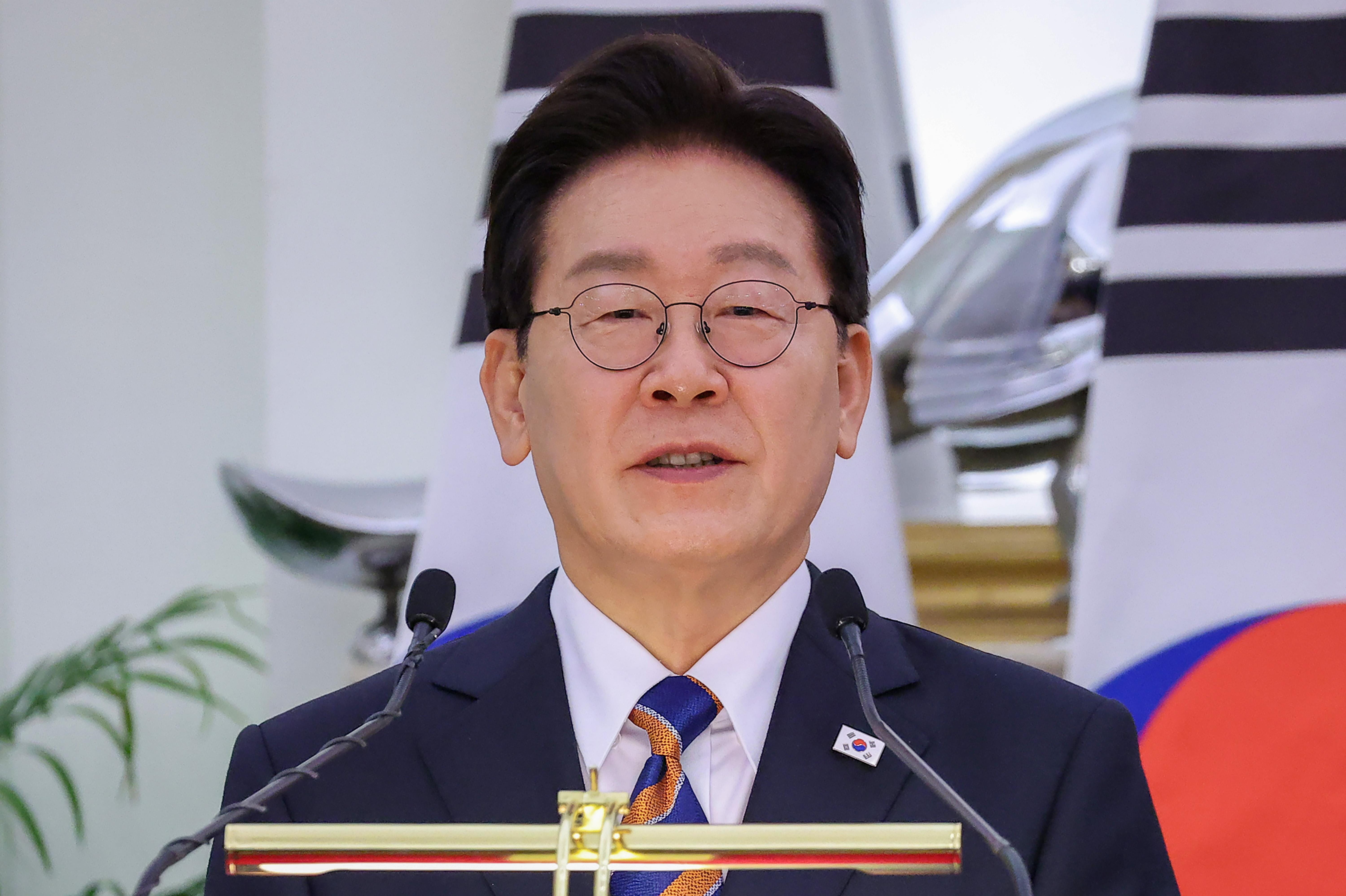 New Delhi: India, South Korea Hold Joint Press Statements