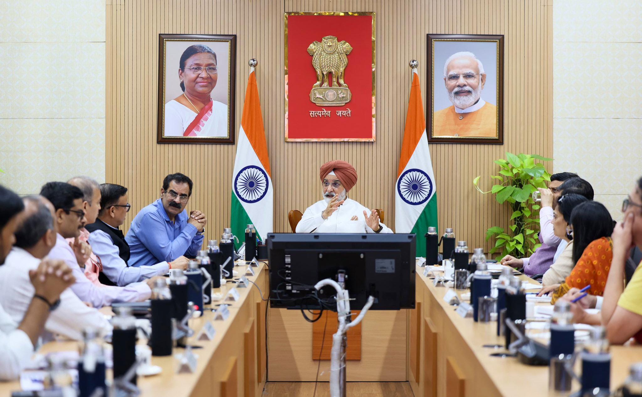 New Delhi: LG Taranjit Singh Sandhu Chairs Coordination Meeting with Delhi Government Agencies