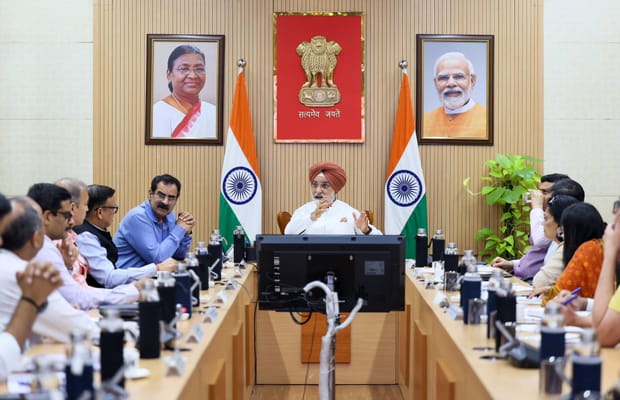 New Delhi: LG Taranjit Singh Sandhu Chairs Coordination Meeting with Delhi Government Agencies